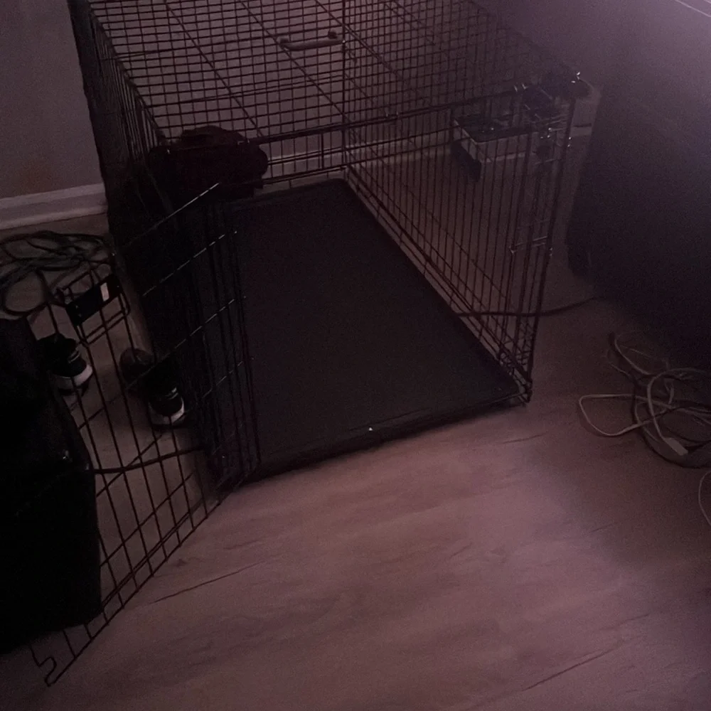Contour dog cage